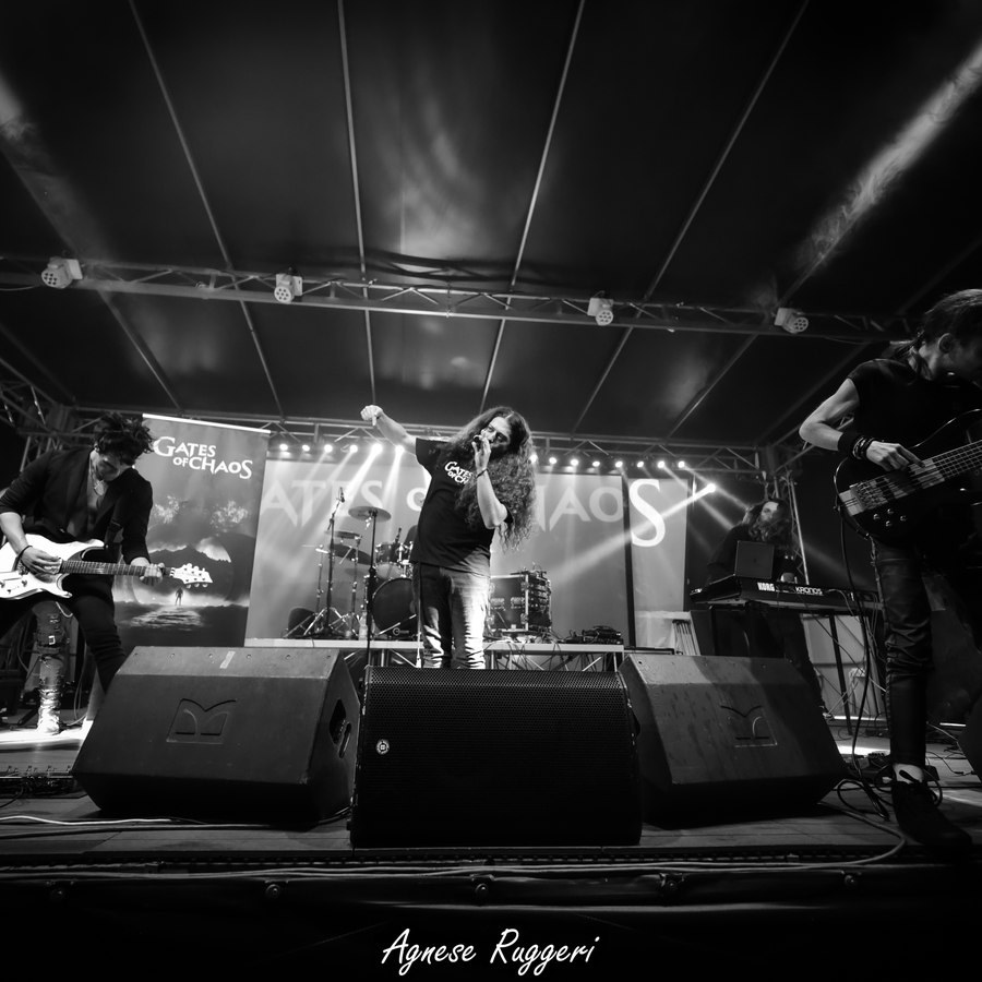 Gates of Chaos live sul palco