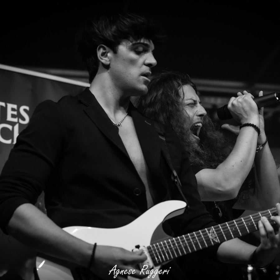 Chitarra e voce live insieme